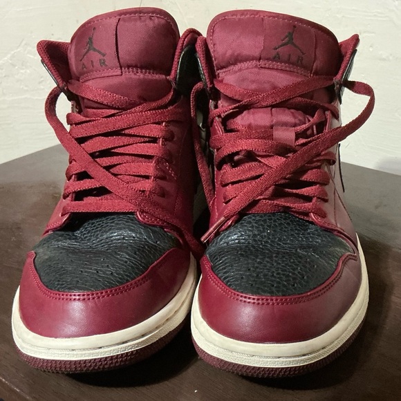 Nike Air Jordan 1 Mid “Reverse Banned” Sneakers Men’s 9 - Picture 4 of 6